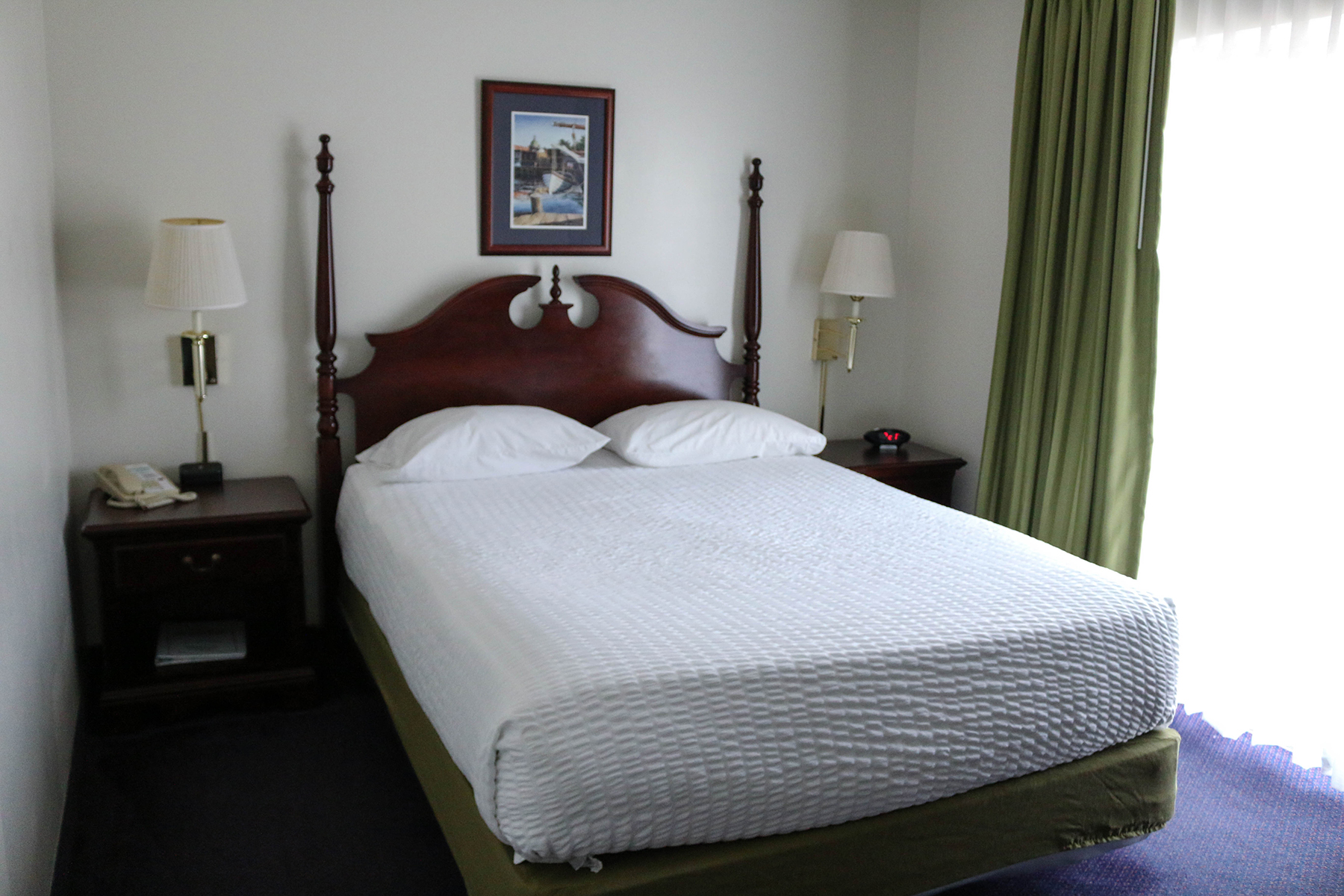 Standard_Suite_Bedroom.jpg